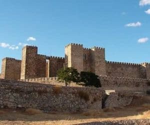 Castillo de Trujillo, Descubre un Emblema de la Reconquista